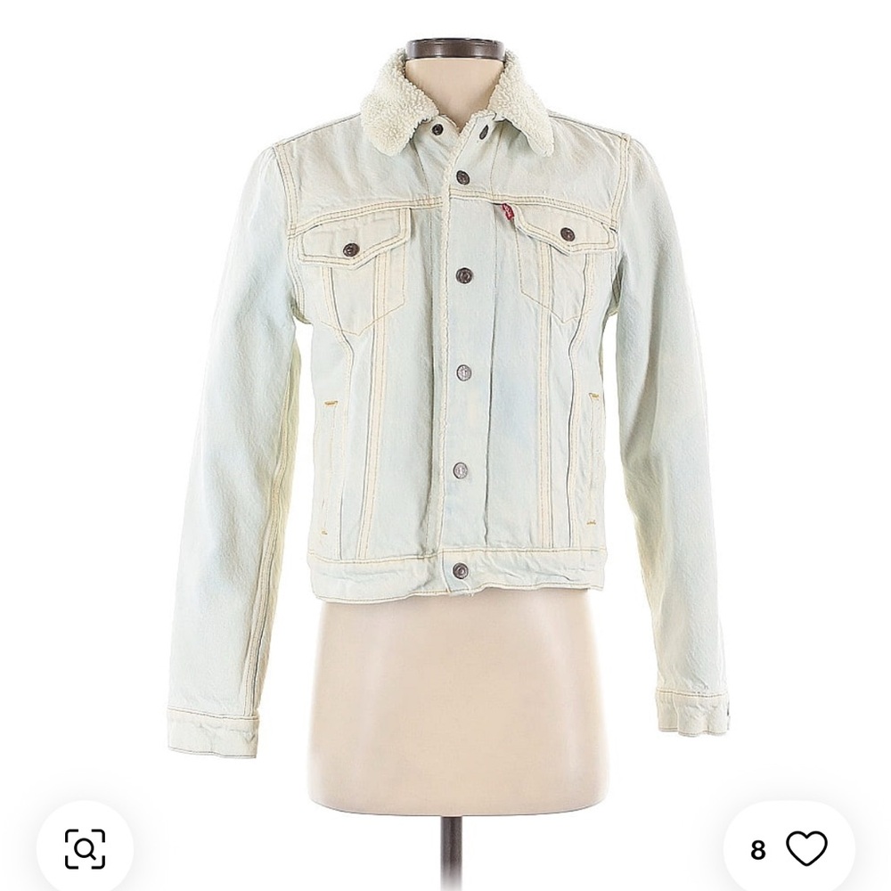 Light Wash Levi’s Jacket with Sherpa Lining